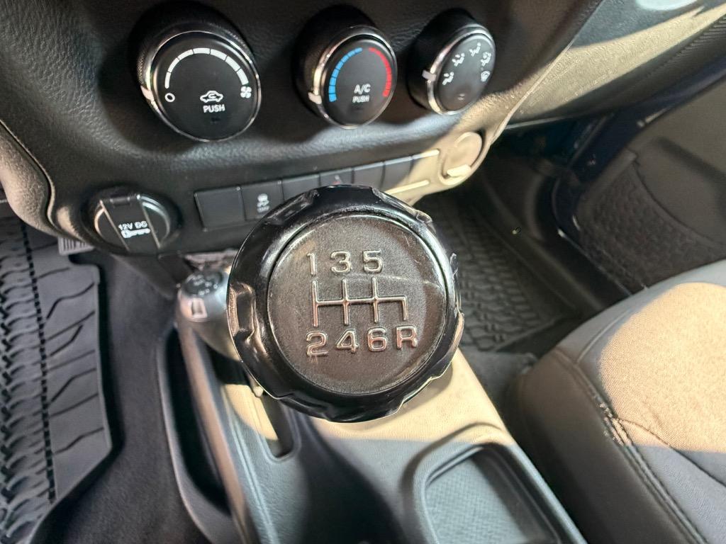 2013 Jeep Wrangler Sport - Photo 19