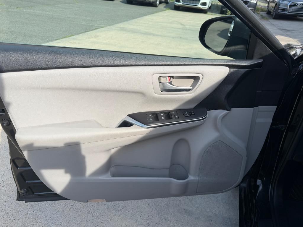 2016 Toyota Camry Special Edition - Photo 9