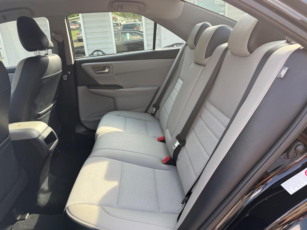 2016 Toyota Camry Special Edition - Photo 11