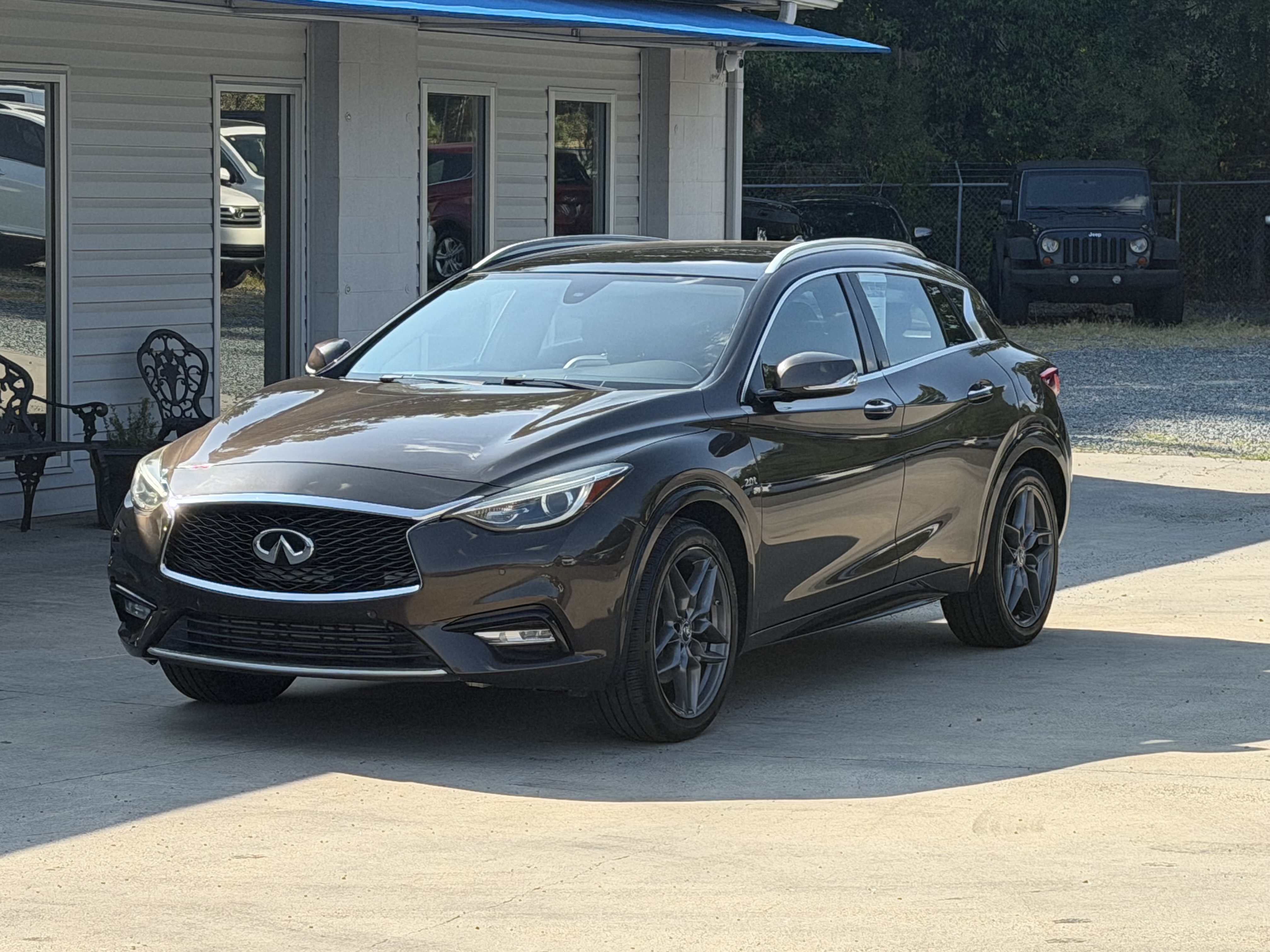 2017 INFINITI QX30