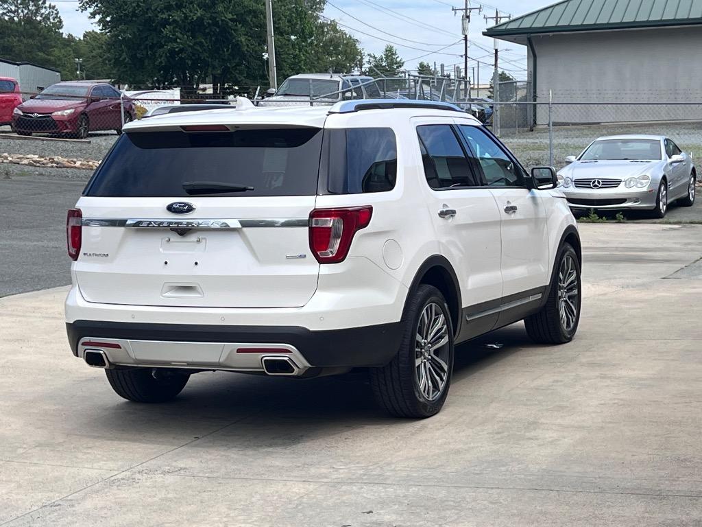 2017 Ford Explorer Platinum photo 4