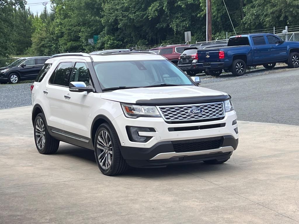 2017 Ford Explorer Platinum photo 3