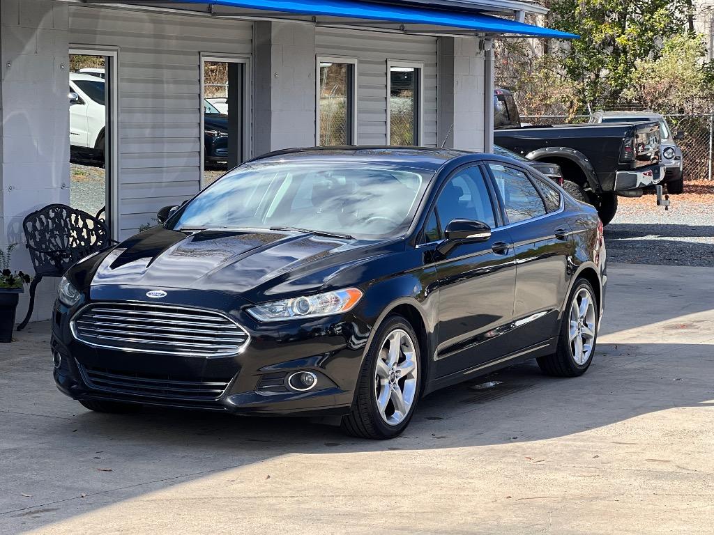 2016 Ford Fusion SE's photo