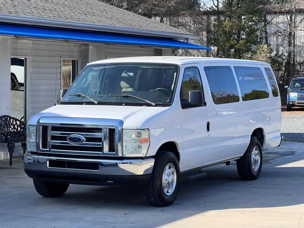 2010 Ford E-Series Econoline Wagon XLT's photo