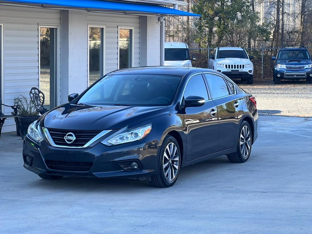 2017 Nissan Altima SL's photo
