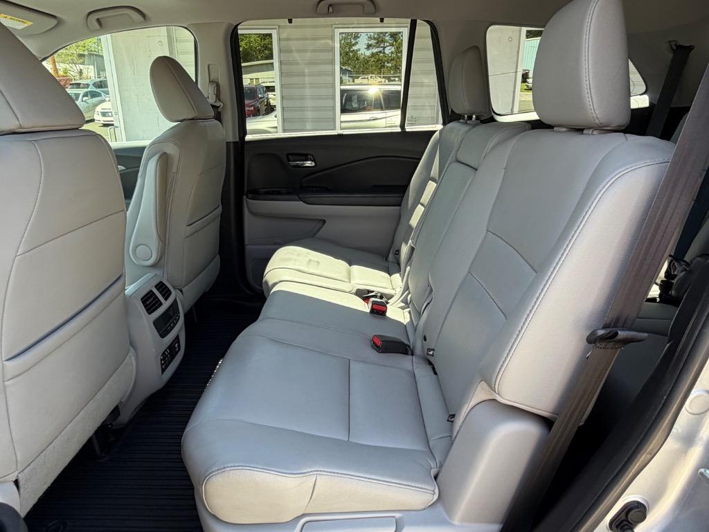 2017 Honda Pilot EX-L - Photo 16
