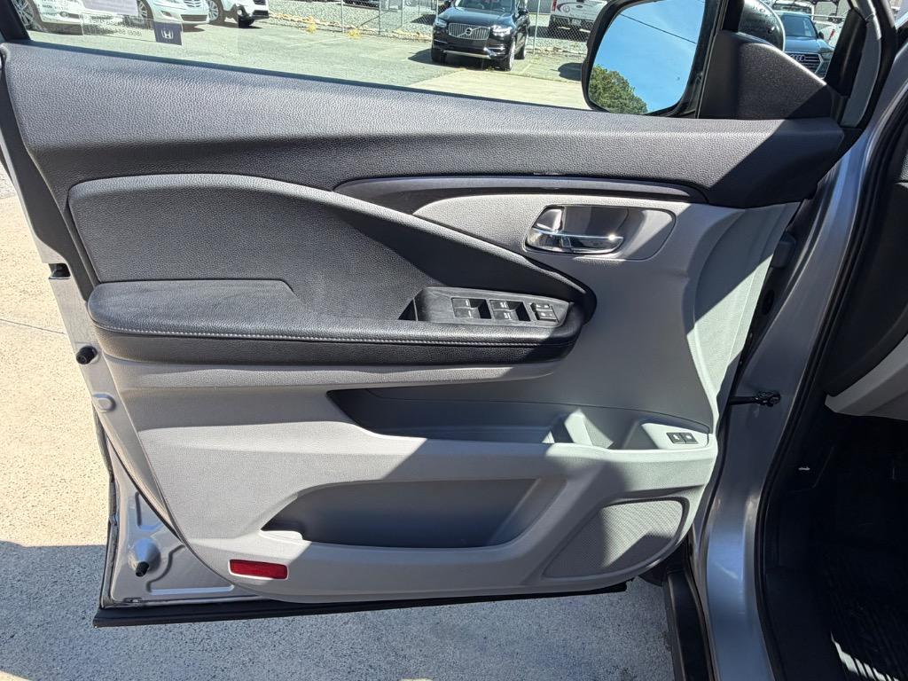 2017 Honda Pilot EX-L - Photo 9
